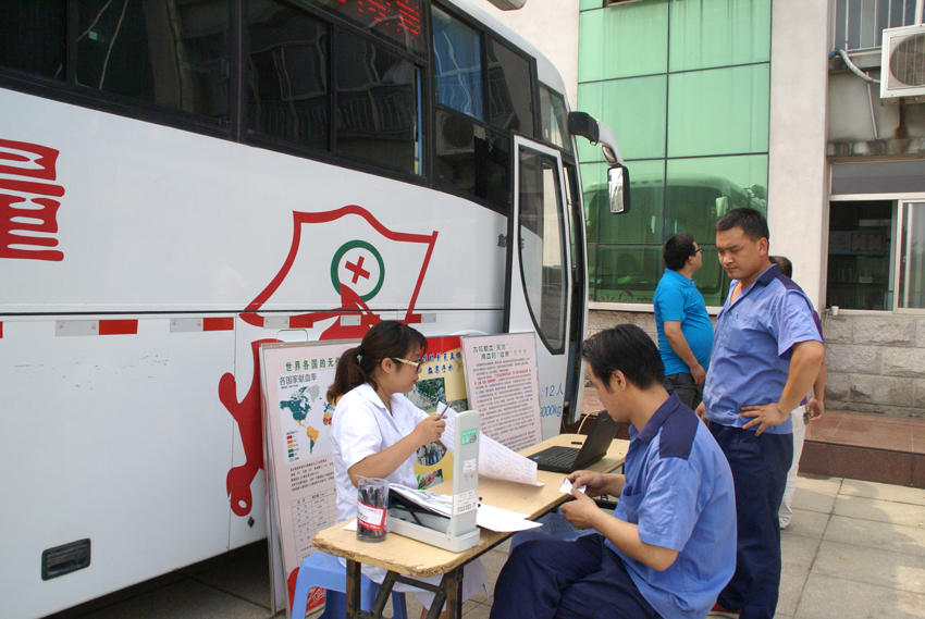 献血献爱心 血浓情更浓 --天博体育电缆组织员工开展无偿献血活动